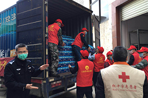 1586594674828740.jpg 2020抗擊疫情-捐贈(zèng)市人公安局2.jpg